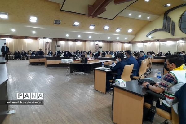 دیدار صمیمی  وزیر آموزش وپرورش با جمعی از تشکل های دانش آموزی آبادان