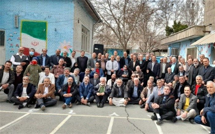 دور هم جمع شدن دانش‌آموزان شهید مالکی ناحیه 2 کرج بعد از ۵۰ سال