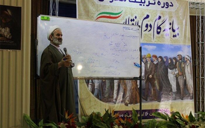 هدف از نشست بیانیه گام دوم انقلاب شناخت راه‌های نفوذ در دل دشمن است