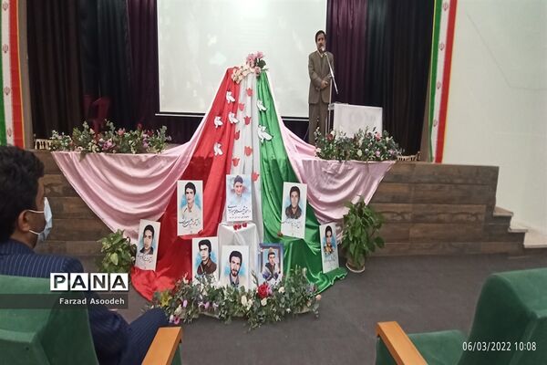 تقدیر از دانش‌آموزان برگزیده فرهنگی وهنری کاشمر