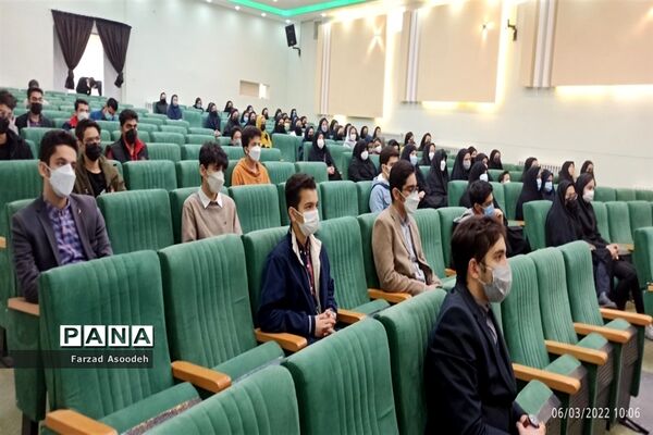 تقدیر از دانش‌آموزان برگزیده فرهنگی وهنری کاشمر