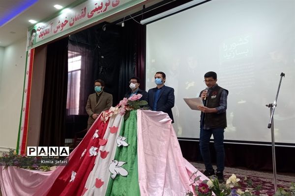 تقدیر از دانش‌آموزان برگزیده فرهنگی وهنری کاشمر