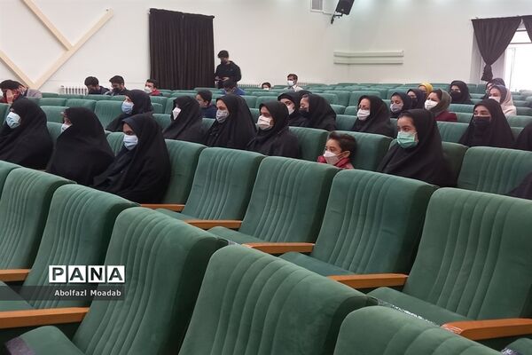 تقدیر از دانش‌آموزان برگزیده فرهنگی وهنری کاشمر