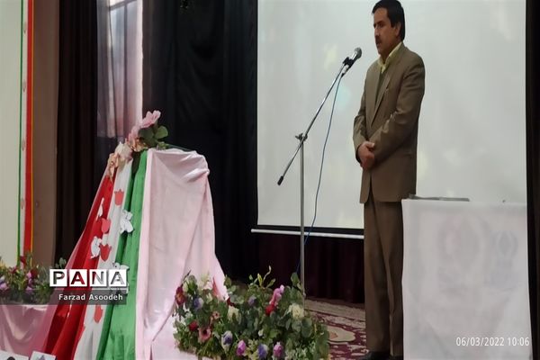 تقدیر از دانش‌آموزان برگزیده فرهنگی وهنری کاشمر