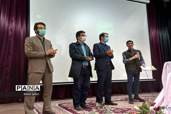 تقدیر از دانش‌آموزان برگزیده فرهنگی وهنری کاشمر