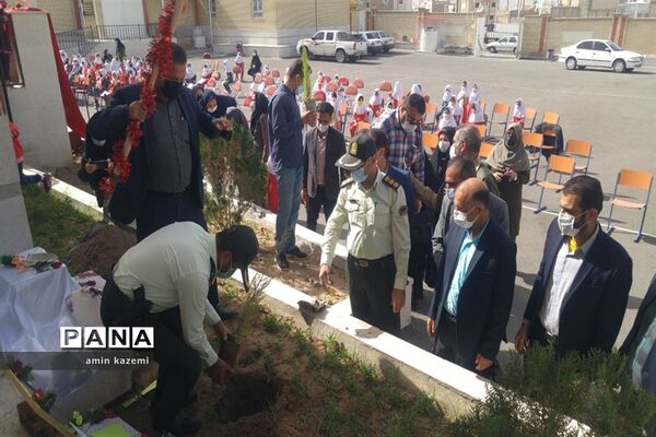 کاشت نهال به یاد سردار شهید حاج قاسم سلیمانی در آموزشگاه دارابگرد