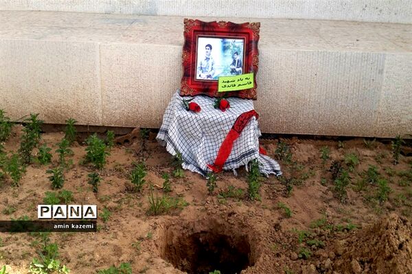 کاشت نهال به یاد سردار شهید حاج قاسم سلیمانی در آموزشگاه دارابگرد