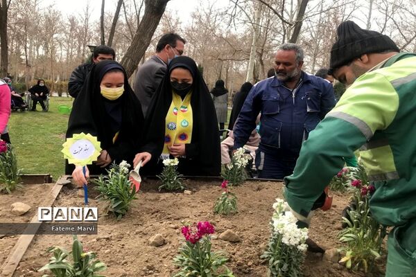 مراسم روز درختکاری در پارک ملت مشهد