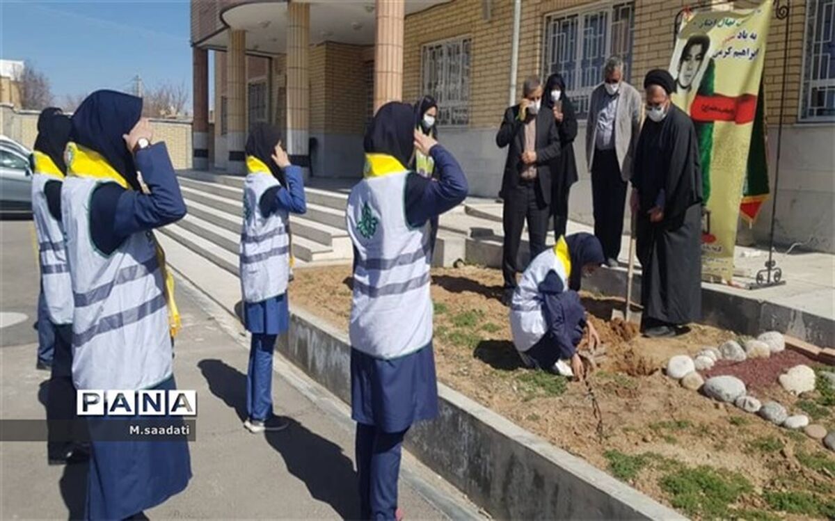 مراسم نمادین جشن تولد زمین در دبیرستان استعدادهای درخشان بروجن