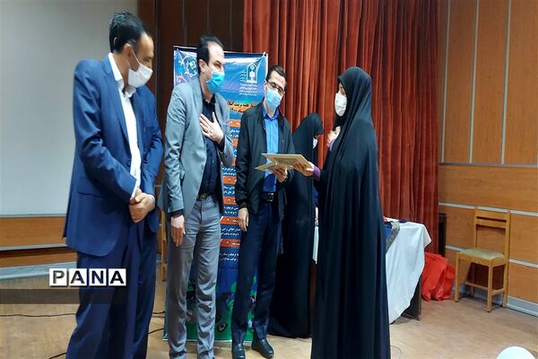 آیین تجلیل از برگزیدگان پرورشی در قرچک