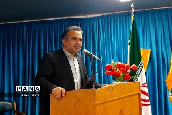 تقدیر از دانش‌آموزان برگزیده کشوری یاریگران زندگی در مازندران