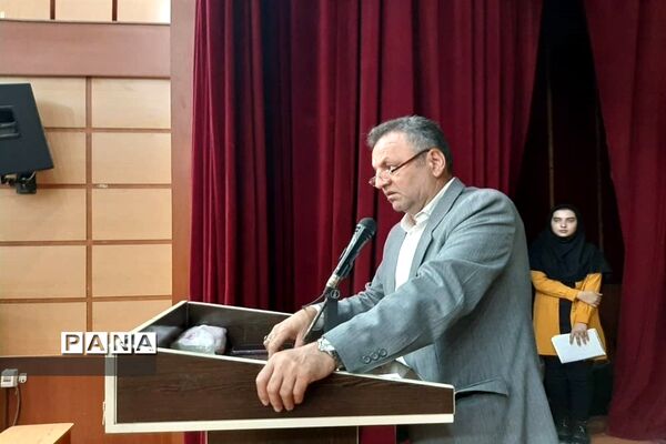آیین تجلیل از افتخار آفرینان دبیرستان سمیه محمود‌آباد
