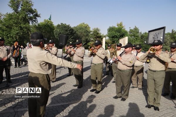 اجتماع بزرگ من امام رضایی‌ام توسط دانش‌آموزان منطقه ۱۱