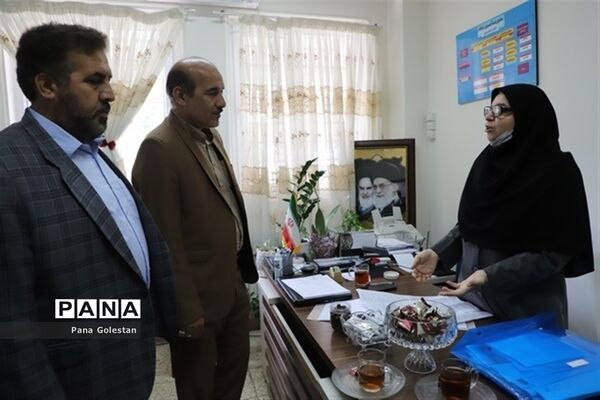 بازدید مدیرکل آموزش ‌و پرورش از روند ثبت‌نام مدارس گرگان
