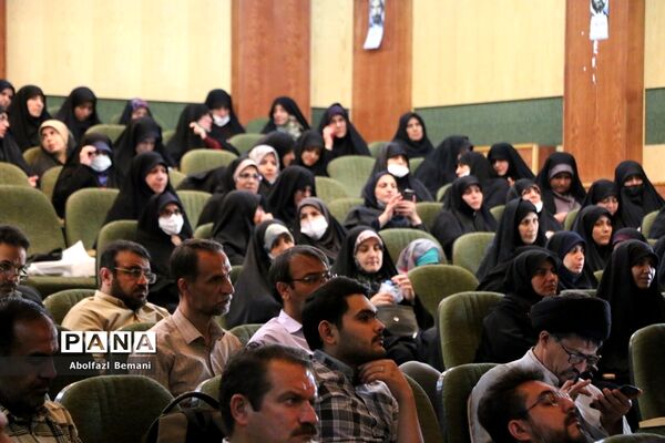 برگزاری دوره تربیت معلم راوی در مدرسه معصومیه قم
