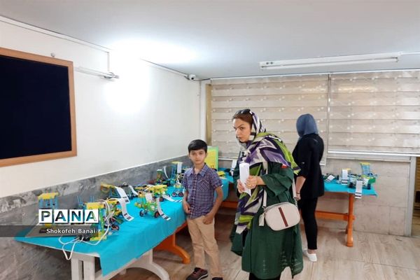 برپایی نمایشگاه دستاوردهای دانش‌آموزی منطقه یک