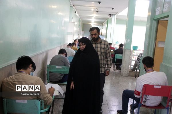 بازدید سرزده رئیس مرکز سنجش و پایش کیفیت آموزشی وزارت آموزش و پرورش از حوزه‌های امتحانات نهایی منطقه ۱۳