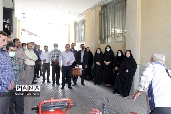 برگزاری کارگاه آموزشی و عملی اطفاء حریق در آموزش و پرورش منطقه ۱۳ تهران