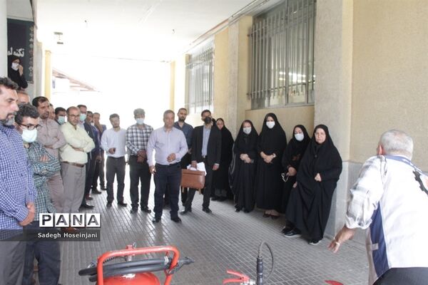 برگزاری کارگاه آموزشی و عملی اطفاء حریق در آموزش و پرورش منطقه ۱۳ تهران