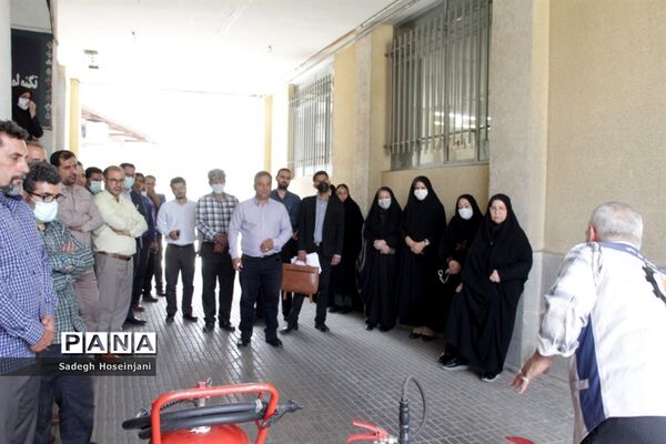 برگزاری کارگاه آموزشی و عملی اطفاء حریق در آموزش و پرورش منطقه ۱۳ تهران