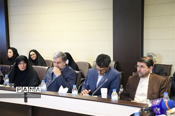 نشست شورای آموزش و پرورش با حضور استاندار کرمانشاه