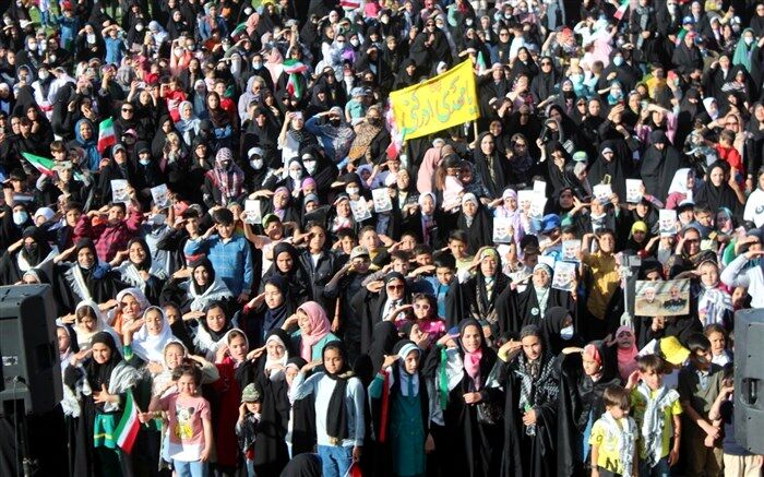 دهه نودی‌های خلخال سرود سلام فرمانده را اجرا کردند
