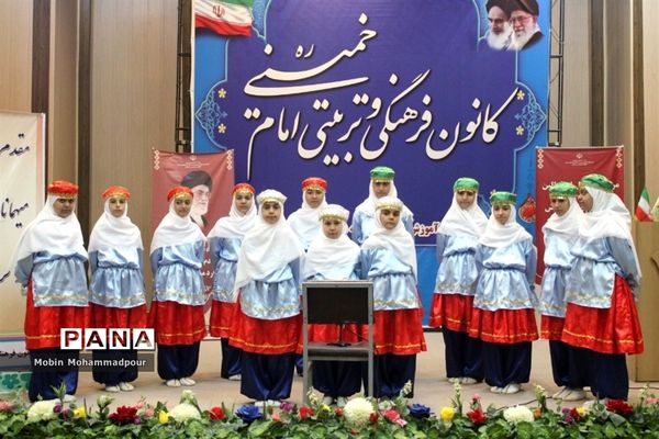 مراسم تجلیل از فعالان برنامه کنترل و کاهش آسیب‌های اجتماعی (طلاق) در تبریز