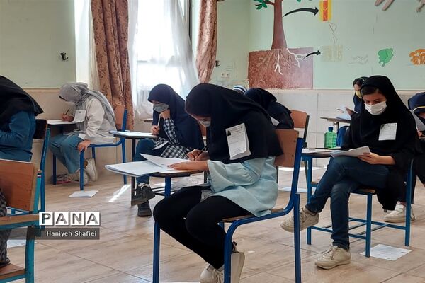 برگزاری آزمون مدارس استعدادهای درخشان در ناحیه یک شیراز