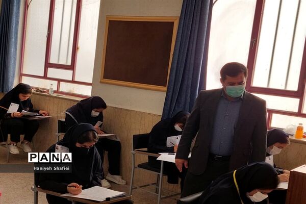 برگزاری آزمون مدارس استعدادهای درخشان در ناحیه یک شیراز