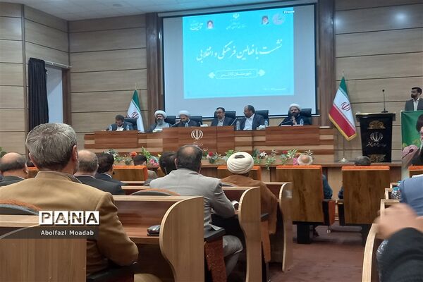 نشست استاندار خراسان رضوی  با فعالان فرهنگی و انقلابی، کاشمر