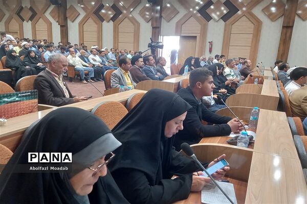 نشست استاندار خراسان رضوی  با فعالان فرهنگی و انقلابی، کاشمر