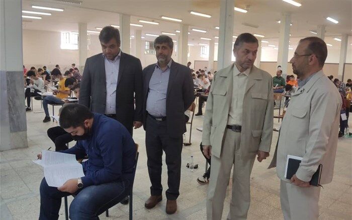 بازدید مدیرکل آموزش و پرورش قم از حوزه‌های آزمون ورودی مدارس تیزهوشان