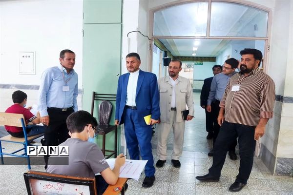 بازدید مدیرکل آموزش و پرورش قم از حوزه‌های امتحان ورودی تیزهوشان