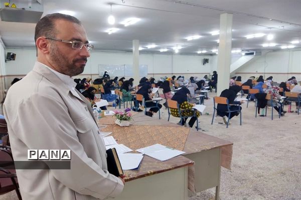 بازدید مدیرکل آموزش و پرورش قم از حوزه‌های امتحان ورودی تیزهوشان