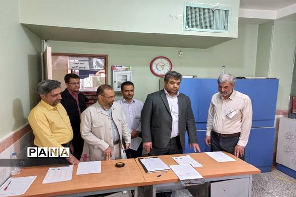 بازدید مدیرکل آموزش و پرورش قم از حوزه‌های امتحان ورودی تیزهوشان