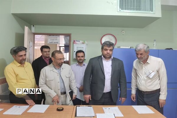 بازدید مدیرکل آموزش و پرورش قم از حوزه‌های امتحان ورودی تیزهوشان