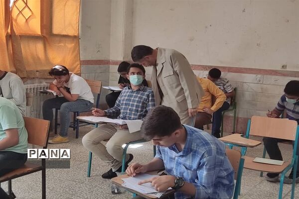 بازدید مدیرکل آموزش و پرورش قم از حوزه‌های امتحان ورودی تیزهوشان