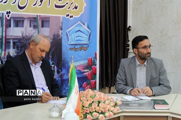 دیدار اعضای سازمان دانش‌آموزی ناحیه یک ساری با مدیر آموزش و پرورش