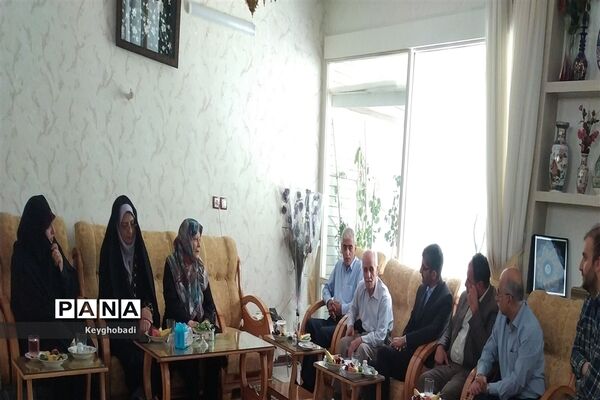 دیدار مدیر سازمان دانش‌آموزی استان اصفهان با خانواده شهید محمد نساجی