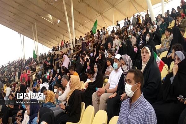 اجرای همگانی سرود سلام فرمانده در زاهدان