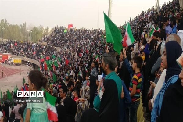 اجرای همگانی سرود سلام فرمانده در زاهدان
