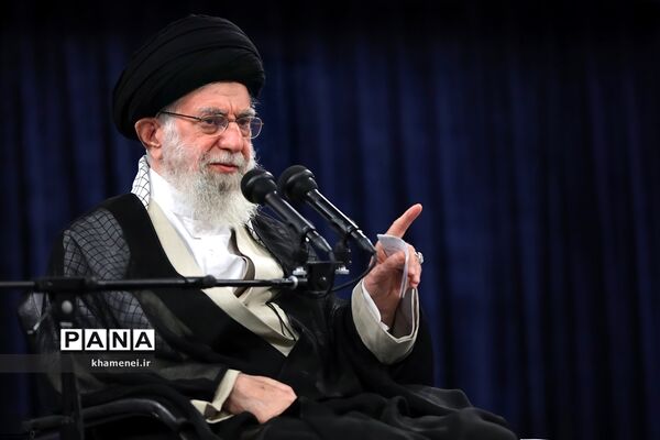 دیدار دست‌اندرکاران کنگره ملی شهدای عشایر با مقام معظم رهبری
