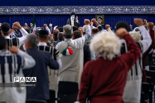 دیدار دست‌اندرکاران کنگره ملی شهدای عشایر با مقام معظم رهبری