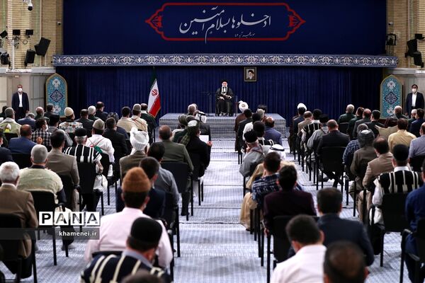دیدار دست‌اندرکاران کنگره ملی شهدای عشایر با مقام معظم رهبری