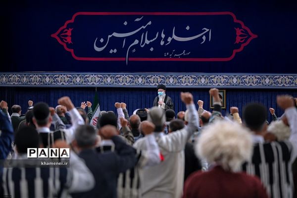 دیدار دست‌اندرکاران کنگره ملی شهدای عشایر با مقام معظم رهبری