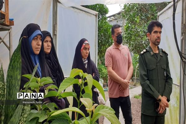 بازدید هنرجویان از گلخانه به‌مناسبت هفته جهاد کشاورزی در محمود‌آباد