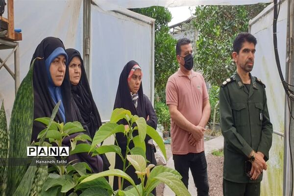 بازدید هنرجویان از گلخانه به‌مناسبت هفته جهاد کشاورزی در محمود‌آباد