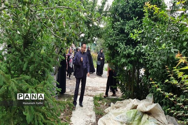 بازدید هنرجویان از گلخانه به‌مناسبت هفته جهاد کشاورزی در محمود‌آباد