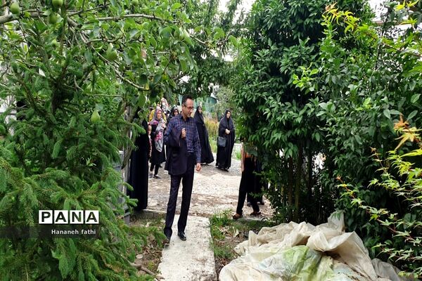 بازدید هنرجویان از گلخانه به‌مناسبت هفته جهاد کشاورزی در محمود‌آباد