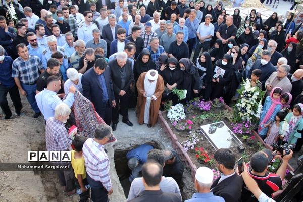 مراسم تشییع پیکر معلم بازنشسته و خیر مدرسه‌ساز